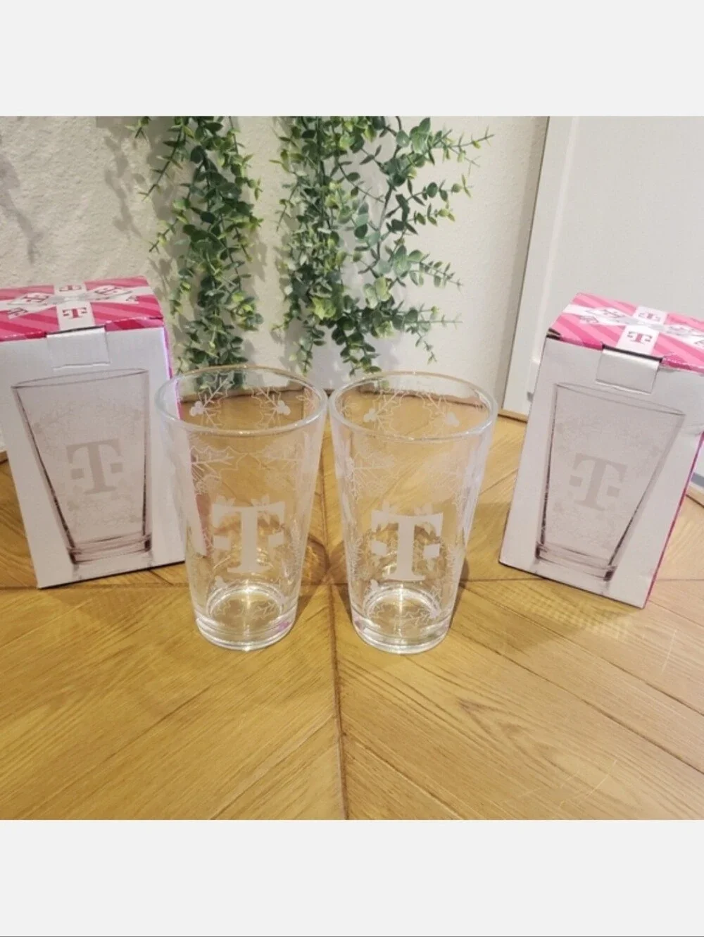 🎁 Set of 2 T-Mobile Holiday Collectible Etched 16oz Glasses (2023) NEW!